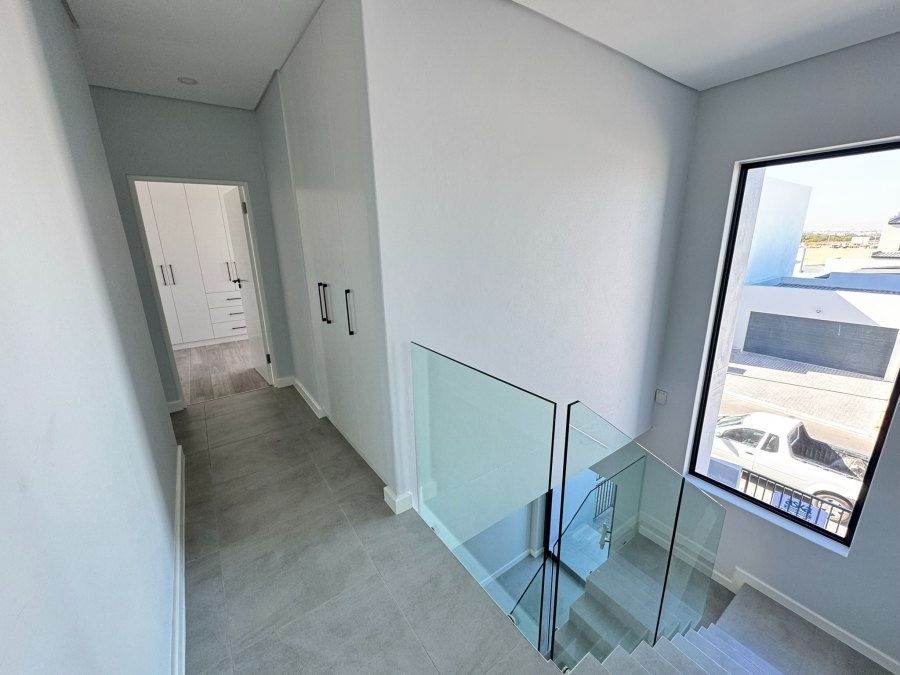 4 Bedroom Property for Sale in Sandown Western Cape